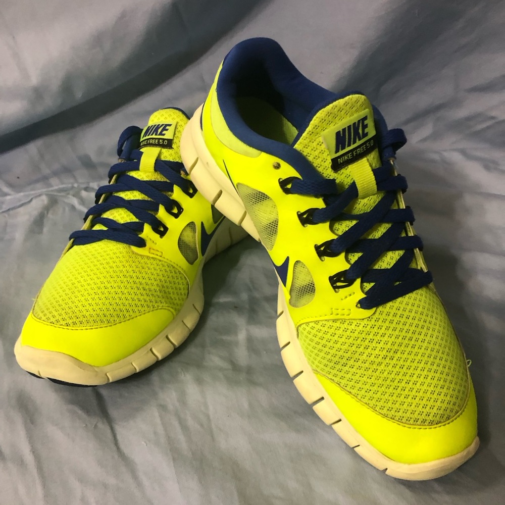 Nike running shoes. Youth size 5. 580558-700 Voltage Yellow/Blue